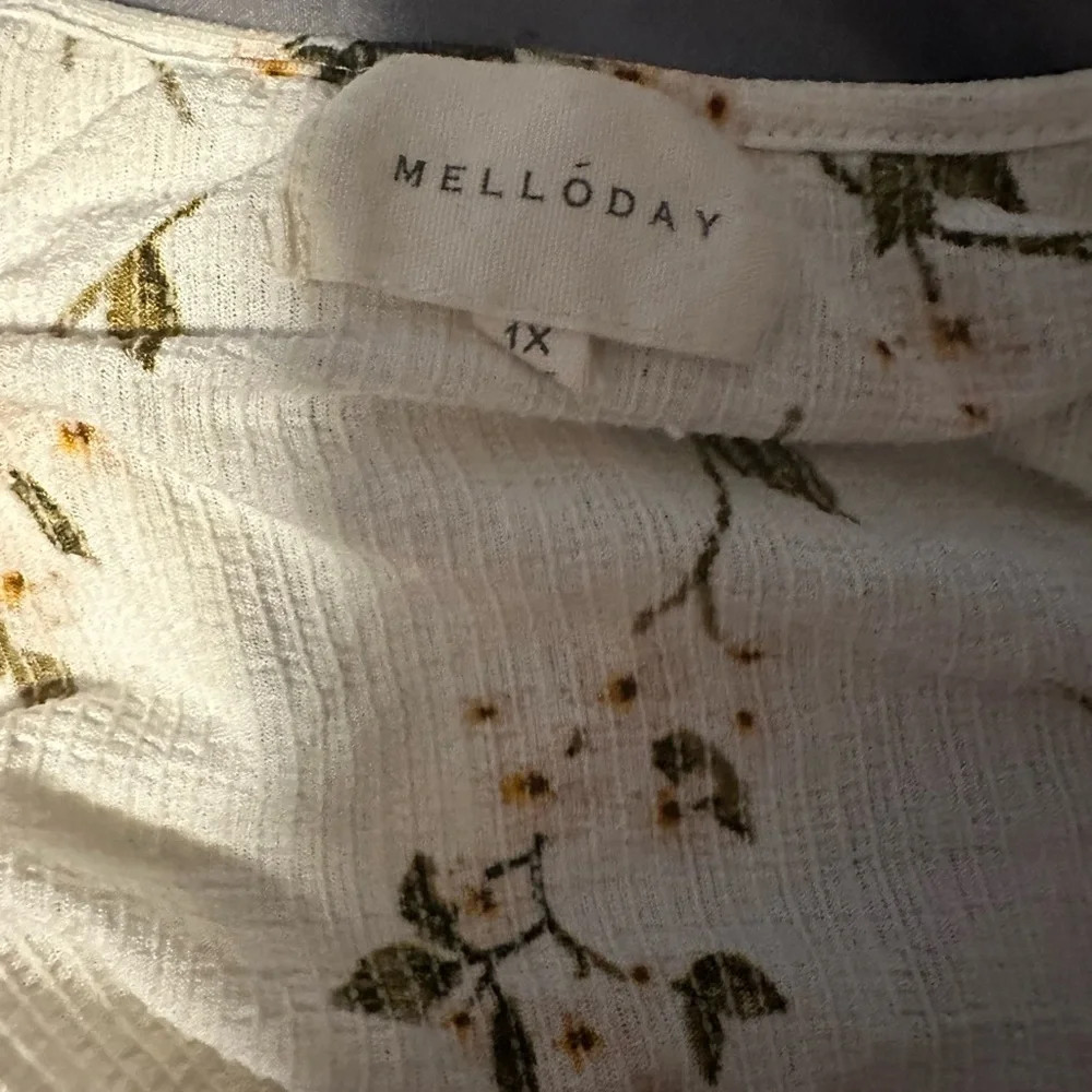 Beautiful Spring Top - Picture 4 of 4